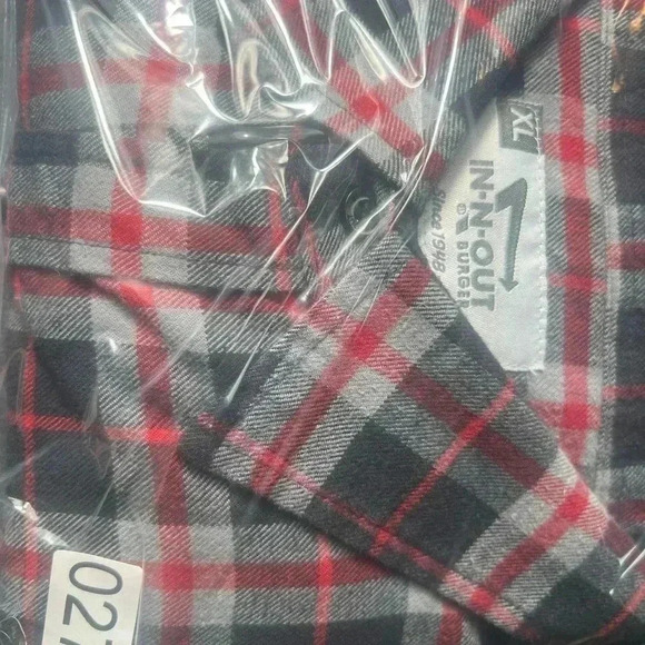 In-N-Out Burger Flannel Button Down Shirt Men’s Size XL Red Black Gray Plaid - Picture 8 of 8
